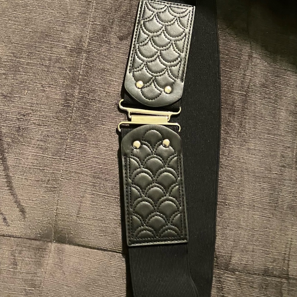 Wide Quilted Elastic Waist Belt in Black with Gold Hardware
